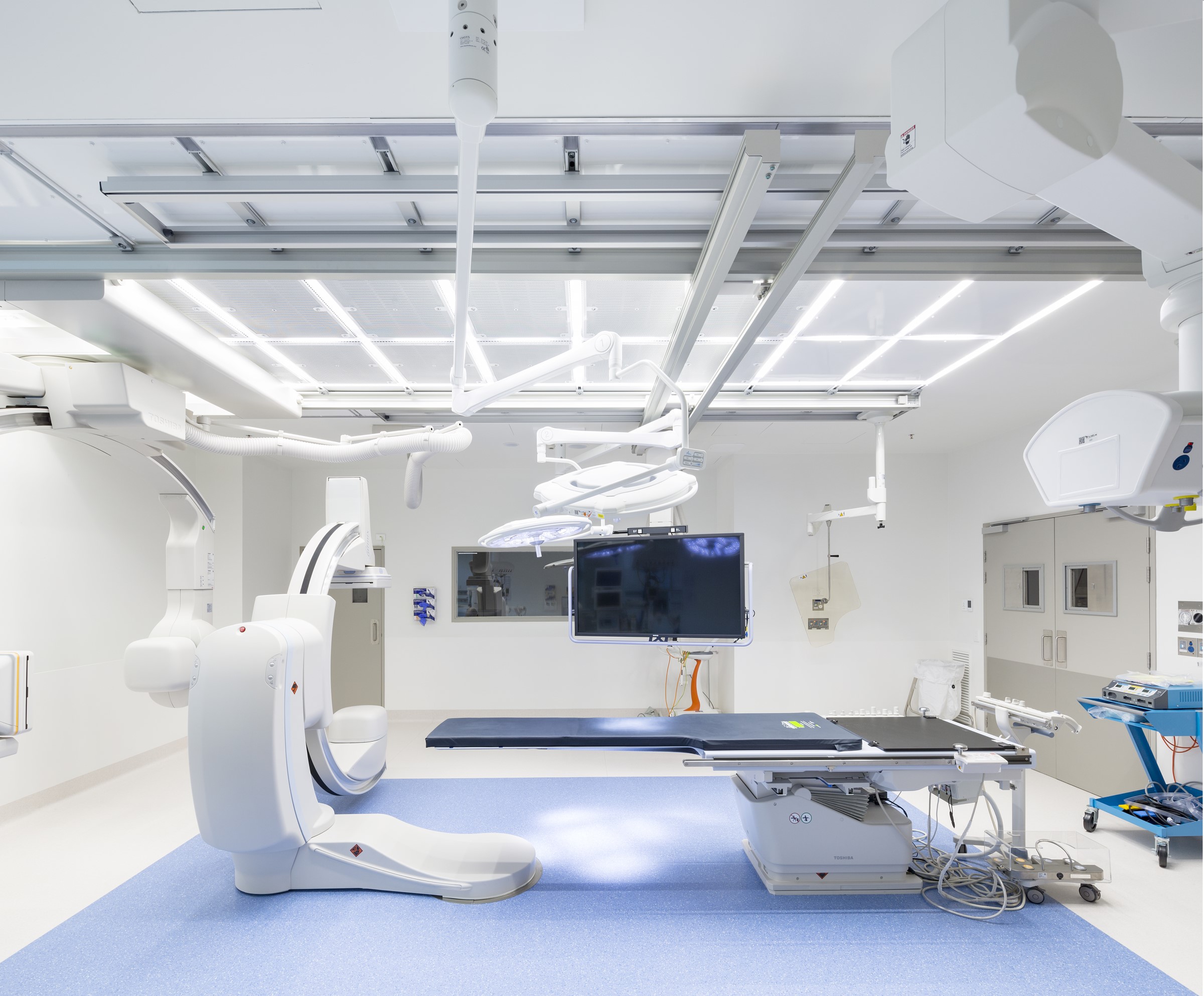 AirFRAME ceiling integrated into an imaging suite